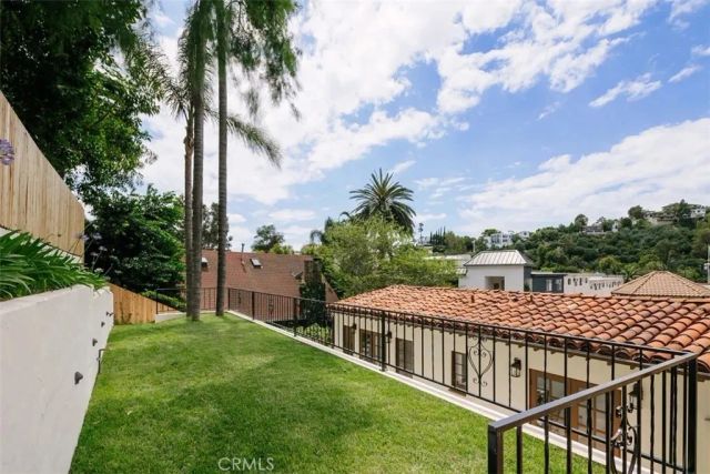 2050 N Las Palmas Avenue, Los Angeles, CA 90068