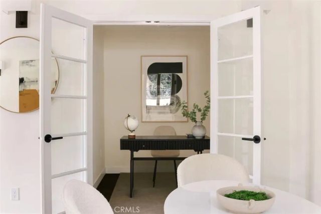 2050 N Las Palmas Avenue, Los Angeles, CA 90068
