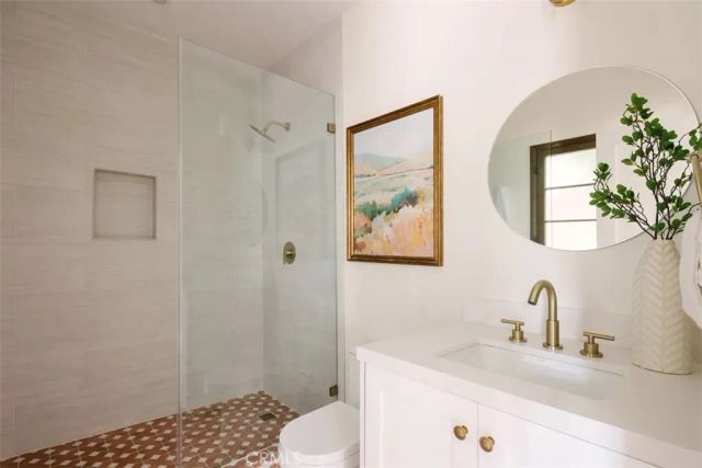2050 N Las Palmas Avenue, Los Angeles, CA 90068
