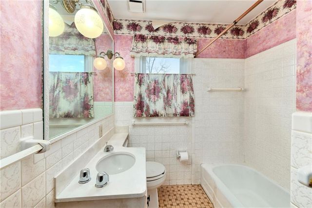 6026 W 54th Terrace, Mission, KS 66202