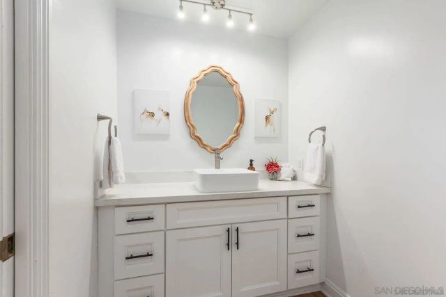 9431 W Lilac Rd, Escondido, CA 92026