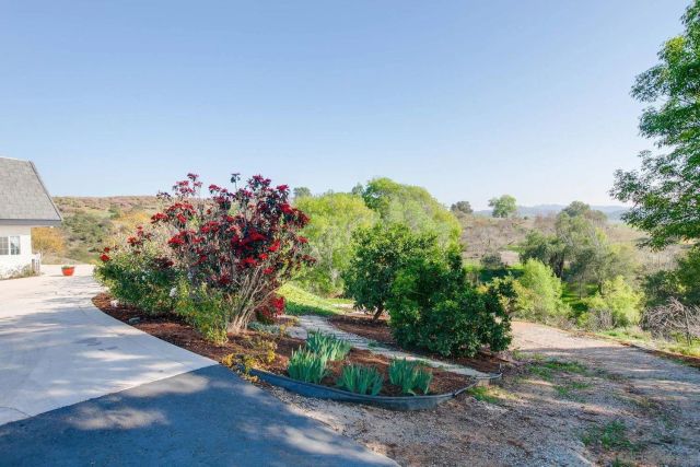 9431 W Lilac Rd, Escondido, CA 92026