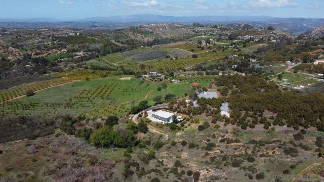 9431 W Lilac Rd, Escondido, CA 92026