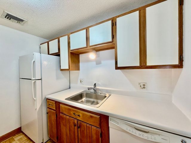 15 Bower Rd B5, Quincy, MA 02169