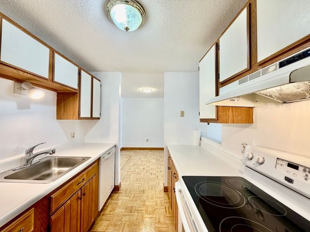 15 Bower Rd B5, Quincy, MA 02169