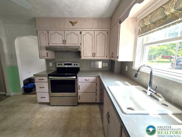 2528 Southwest Broder Street Southwest, Allentown City, PA 18103