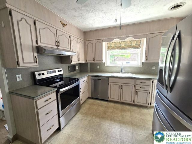 2528 Southwest Broder Street Southwest, Allentown City, PA 18103
