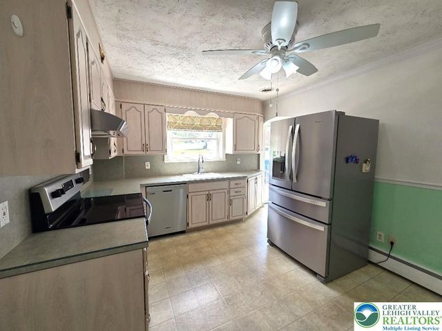 2528 Southwest Broder Street Southwest, Allentown City, PA 18103