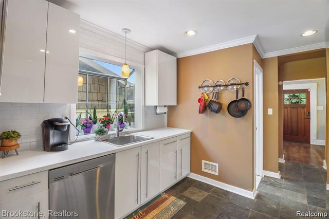 233 Gardenia Avenue, Royal Oak, MI 48067