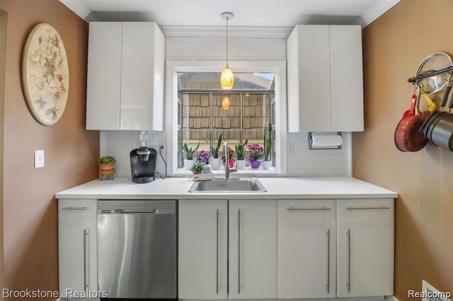 233 Gardenia Avenue, Royal Oak, MI 48067