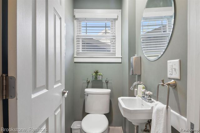 233 Gardenia Avenue, Royal Oak, MI 48067