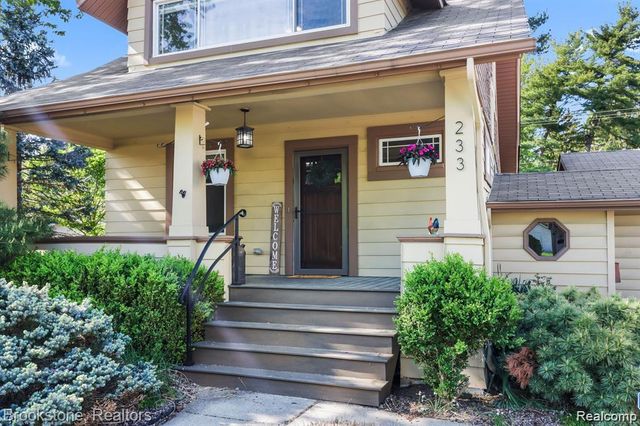 233 Gardenia Avenue, Royal Oak, MI 48067