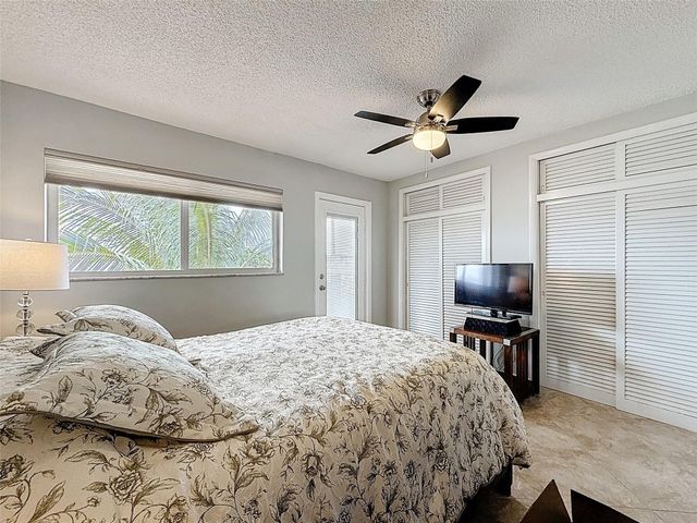 800 SW 11th Avenue 12, Hallandale Beach, FL 33009