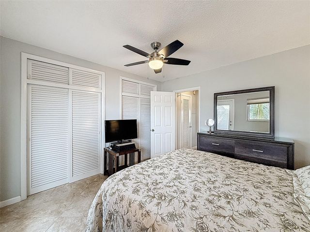 800 SW 11th Avenue 12, Hallandale Beach, FL 33009