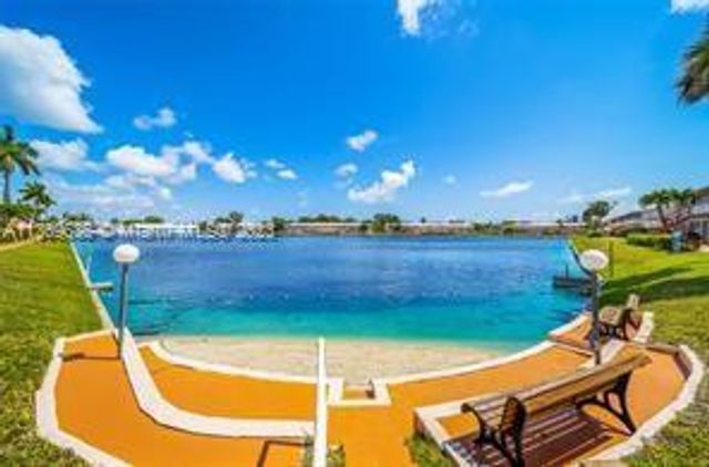 800 SW 11th Avenue 12, Hallandale Beach, FL 33009