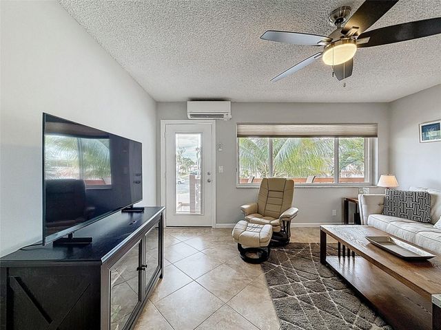 800 SW 11th Avenue 12, Hallandale Beach, FL 33009