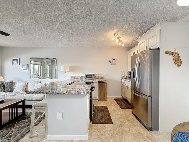 800 SW 11th Avenue 12, Hallandale Beach, FL 33009