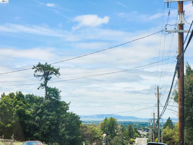 24366 Israel Ct, Hayward, CA 94541