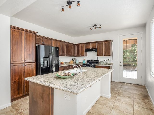 7385 E Garland Avenue, Fresno, CA 93737