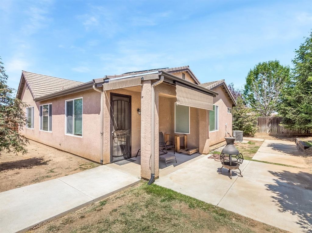 Image 10 of property listing at 7385 E Garland Avenue, Fresno, CA 93737