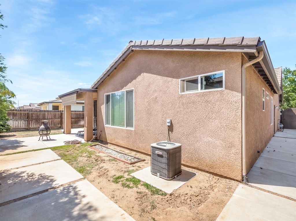 Image 12 of property listing at 7385 E Garland Avenue, Fresno, CA 93737