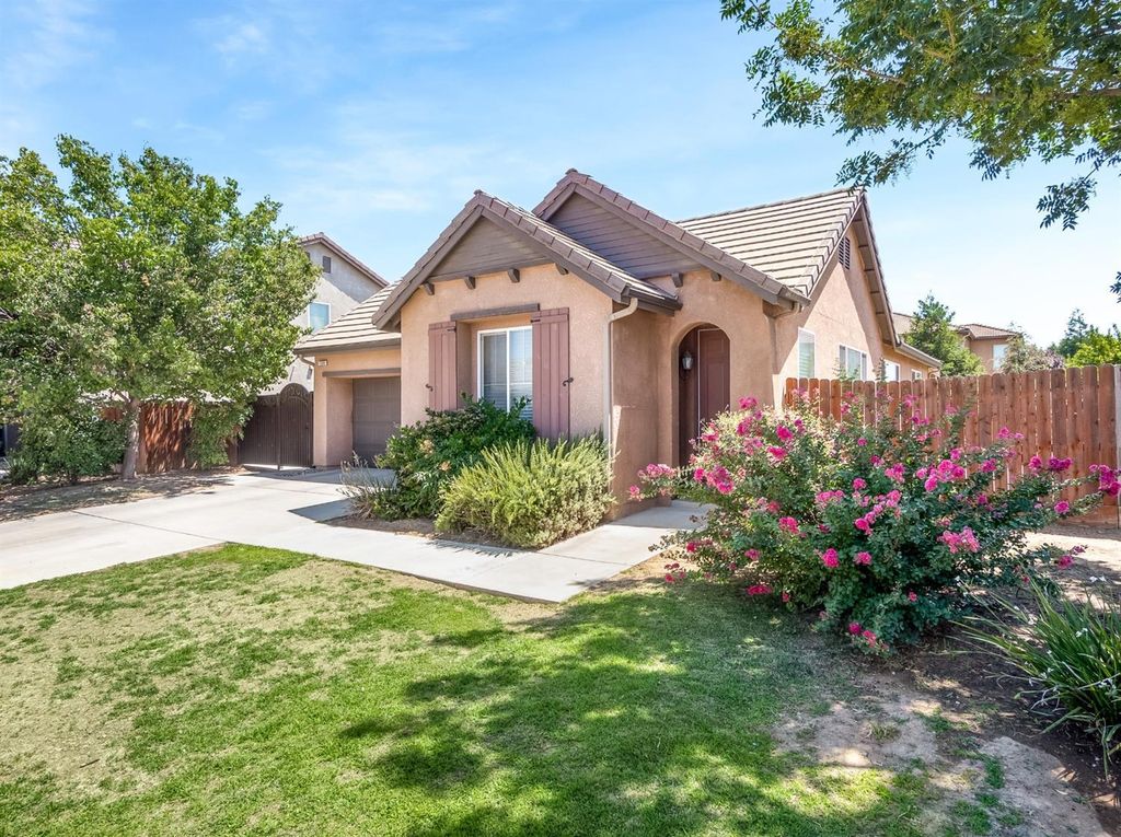 Image 2 of property listing at 7385 E Garland Avenue, Fresno, CA 93737