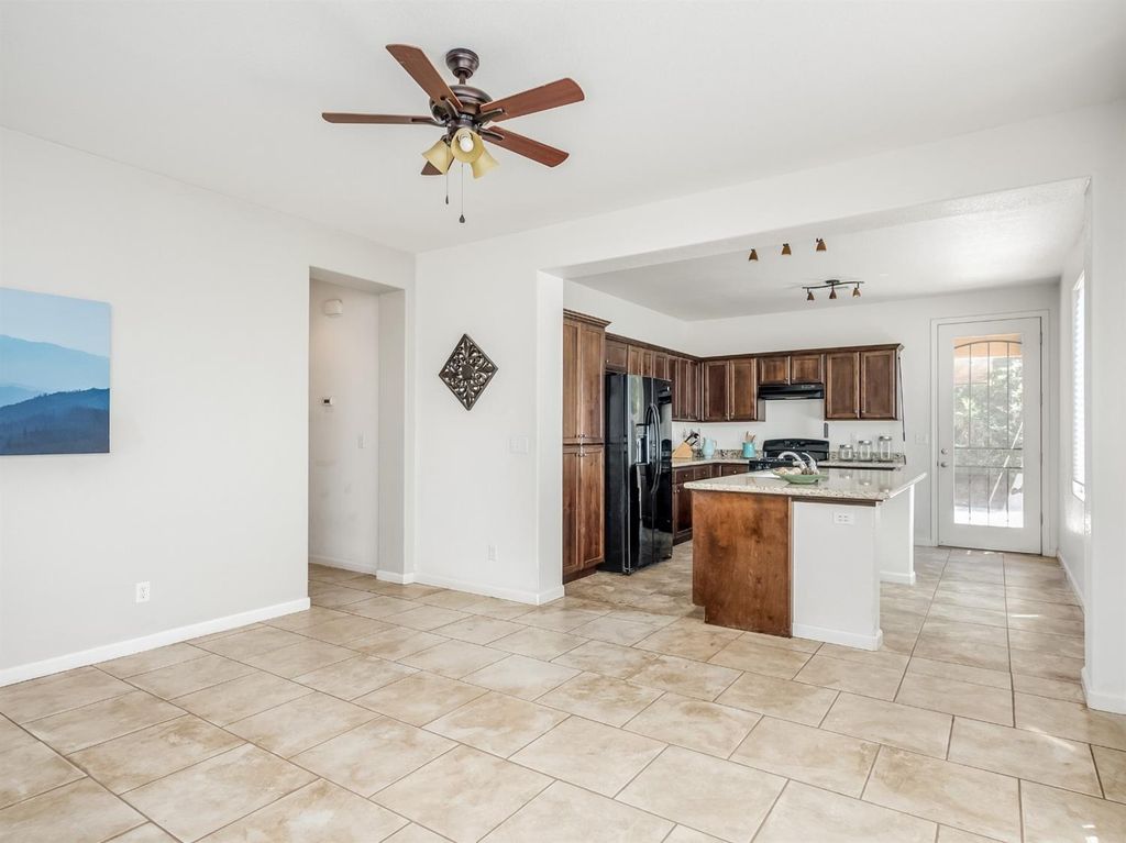 Image 3 of property listing at 7385 E Garland Avenue, Fresno, CA 93737