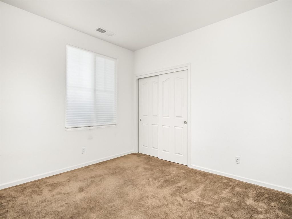 Image 7 of property listing at 7385 E Garland Avenue, Fresno, CA 93737