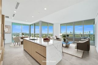 2411 Laguna Circle 2511, North Miami, FL 33181