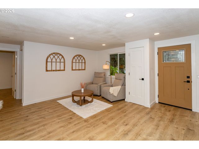 395 E 46TH Ave, Eugene, OR 97405