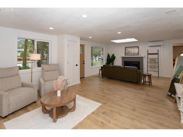 395 E 46TH Ave, Eugene, OR 97405
