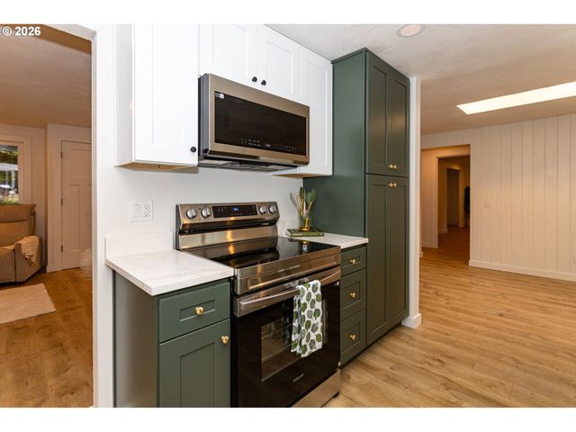 395 E 46TH Ave, Eugene, OR 97405