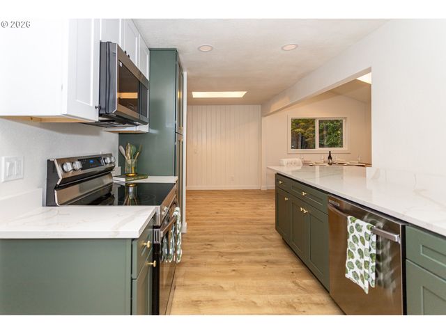 395 E 46TH Ave, Eugene, OR 97405