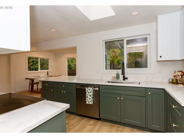 395 E 46TH Ave, Eugene, OR 97405