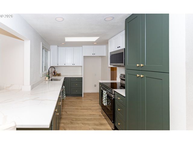 395 E 46TH Ave, Eugene, OR 97405