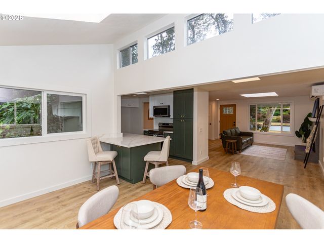 395 E 46TH Ave, Eugene, OR 97405