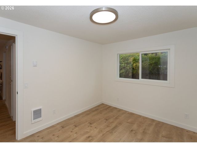 395 E 46TH Ave, Eugene, OR 97405
