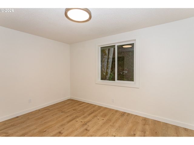 395 E 46TH Ave, Eugene, OR 97405