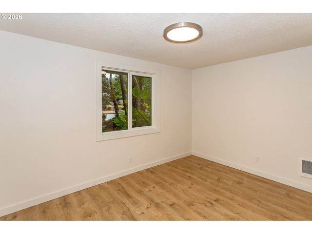 395 E 46TH Ave, Eugene, OR 97405