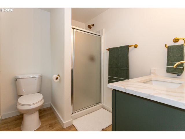 395 E 46TH Ave, Eugene, OR 97405
