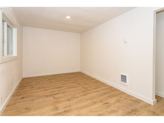 395 E 46TH Ave, Eugene, OR 97405