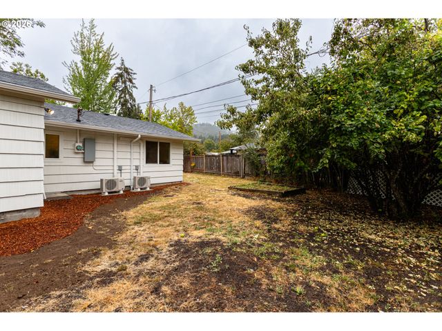 395 E 46TH Ave, Eugene, OR 97405