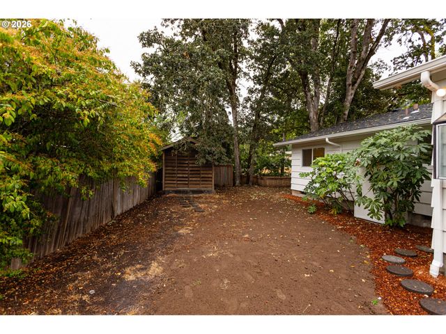 395 E 46TH Ave, Eugene, OR 97405