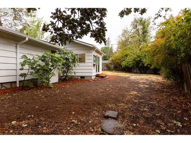 395 E 46TH Ave, Eugene, OR 97405