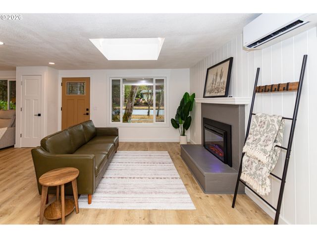 395 E 46TH Ave, Eugene, OR 97405