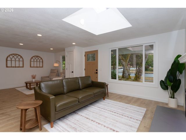 395 E 46TH Ave, Eugene, OR 97405