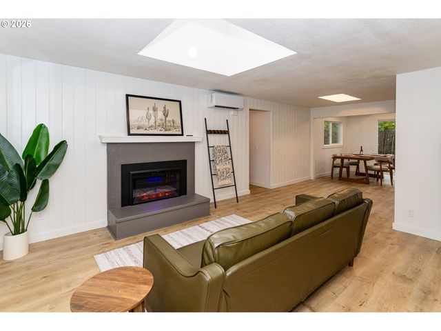 395 E 46TH Ave, Eugene, OR 97405