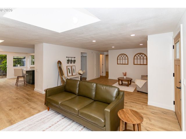 395 E 46TH Ave, Eugene, OR 97405