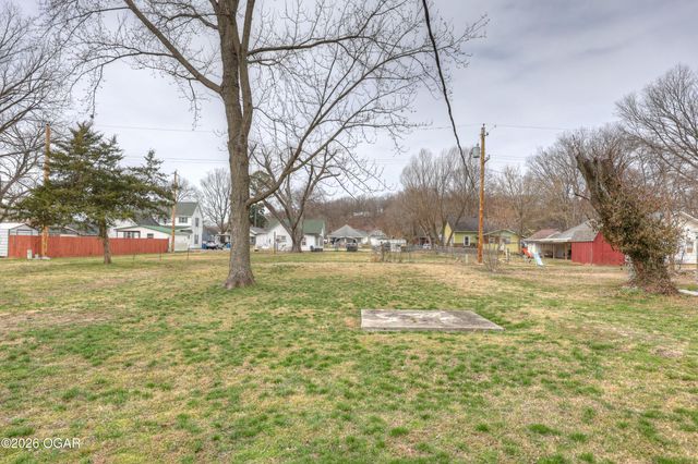 1020 Seneca Avenue, Seneca, MO 64865