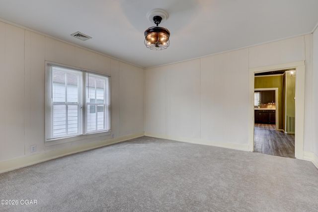 1020 Seneca Avenue, Seneca, MO 64865